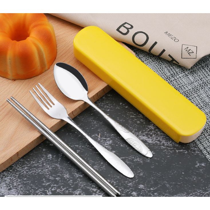 T&amp;Y SENDOK SET 3IN1 BESI KOTAK WARNA ALAT MAKAN 3IN1 SENDOK GARPU STAINLESS STEEL KOTAK TRAVELLING