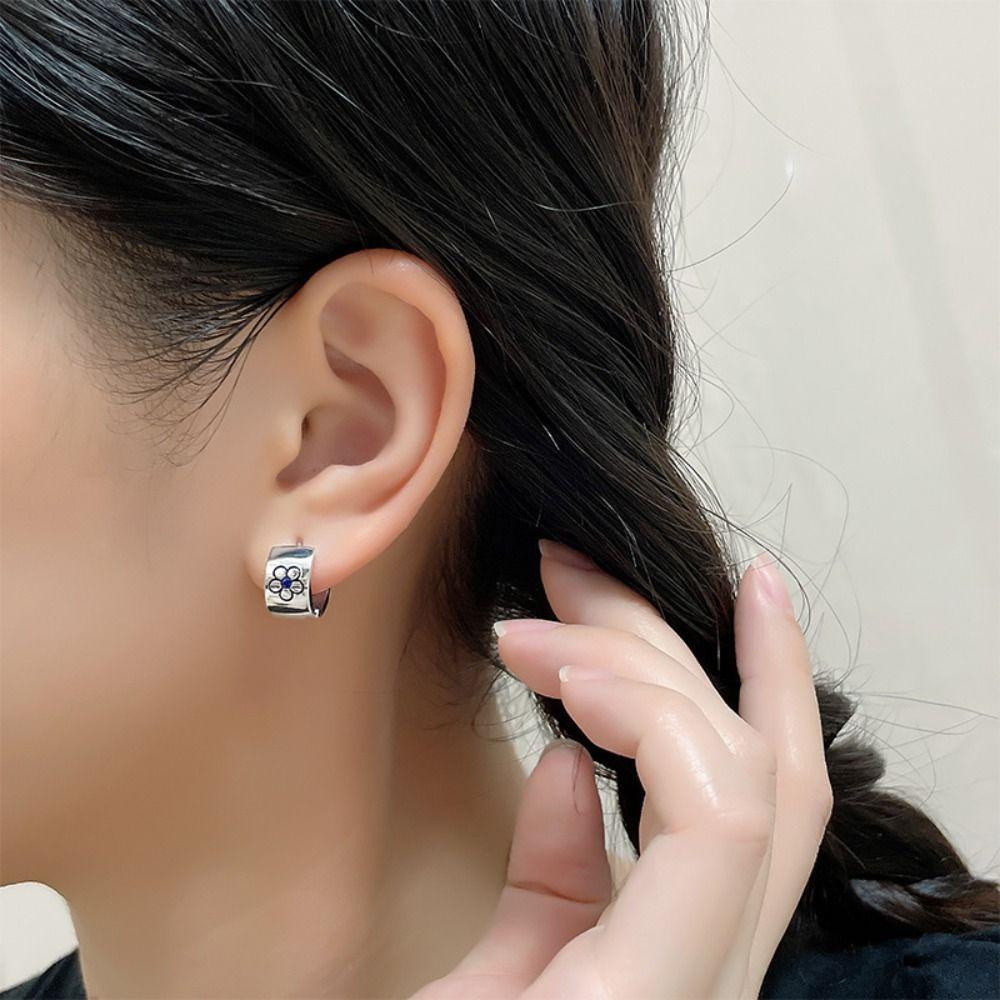 Mxbeauty Anting Hoop Bunga Warna Solid Kepribadian Sederhana Perhiasan Wanita Anting Korea Desain Fashion Zirkon Telinga Stud Temperamen Lady Peri Telinga Gesper