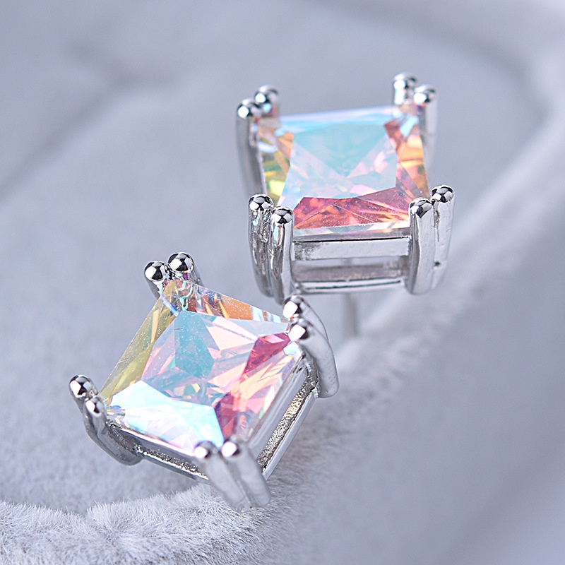 Goldkingdom Fashion Perhiasan Aksesoris Ready Stock Baru Sederhana Tujuh Pelangi Persegi Imitasi Berlian Zirkon Empat Cakar Anting Pria Dan Wanita Segitiga Telinga Perhiasan