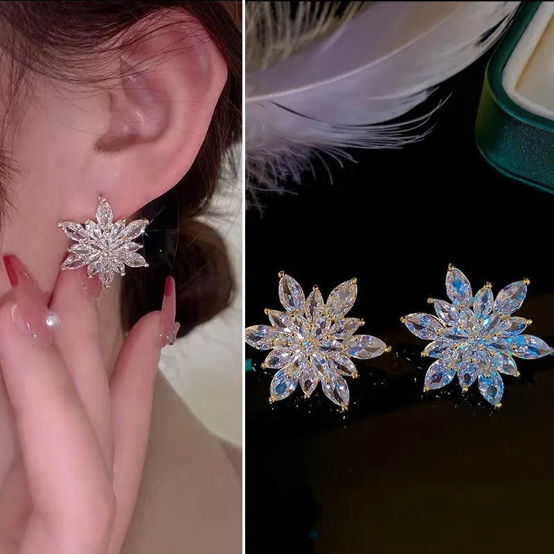 1pasang Fashion Snowflake Stud Earrings/Anting Bunga Zirkon Berkilau/Aksesoris Perhiasan Pesta Wanita