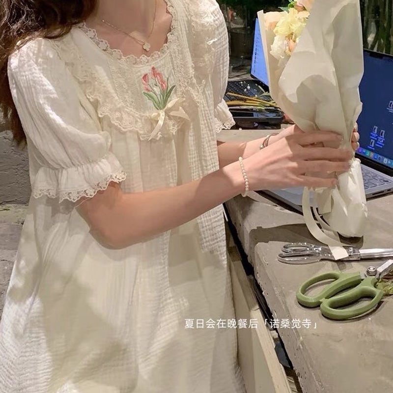 Piyama tulip krim wanita musim panas bagian tipis bagian tipis manis siswa lucu bersulam renda baju