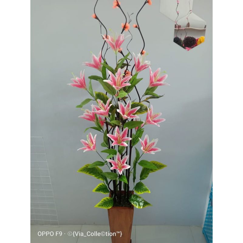Bunga hias lily ulir sudah dengan pot/bunga sudut ruang tamu pojok/bunga set lily/bunga terompet