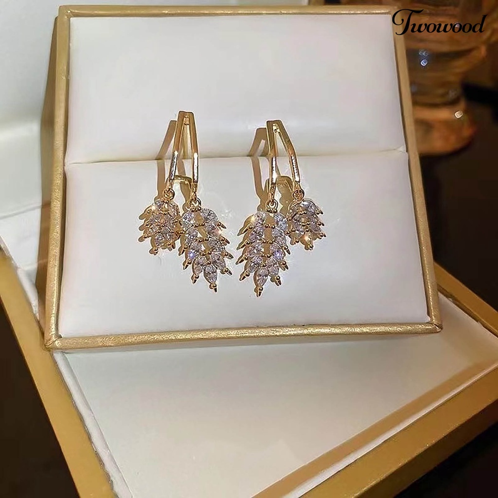 Twowood 1pasang Wanita Anting Bentuk Geometris Liontin Electroplating Warna Emas Kepribadian Berdandan Fashion Item Fashion Daun Faux Zircon Drop Earrings Aksesoris Pakaian