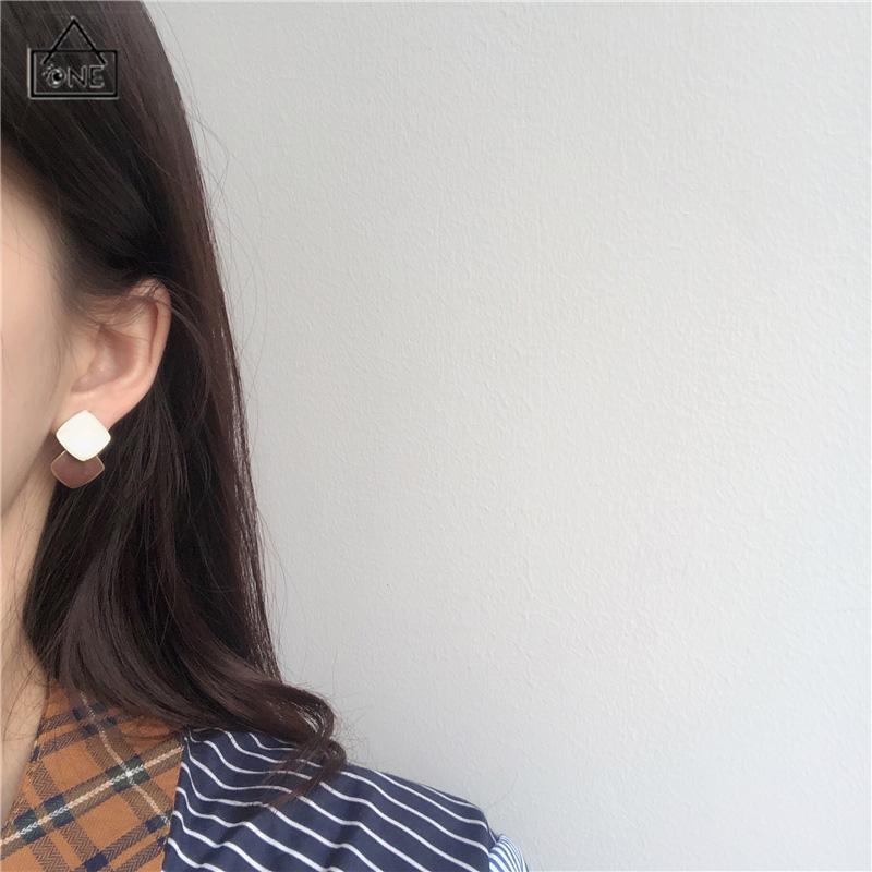 COD❤️Anting Gaya Korea Kecil Baru Fashion Wanita Anting Retro Mutiara Stud Earrings -A.one