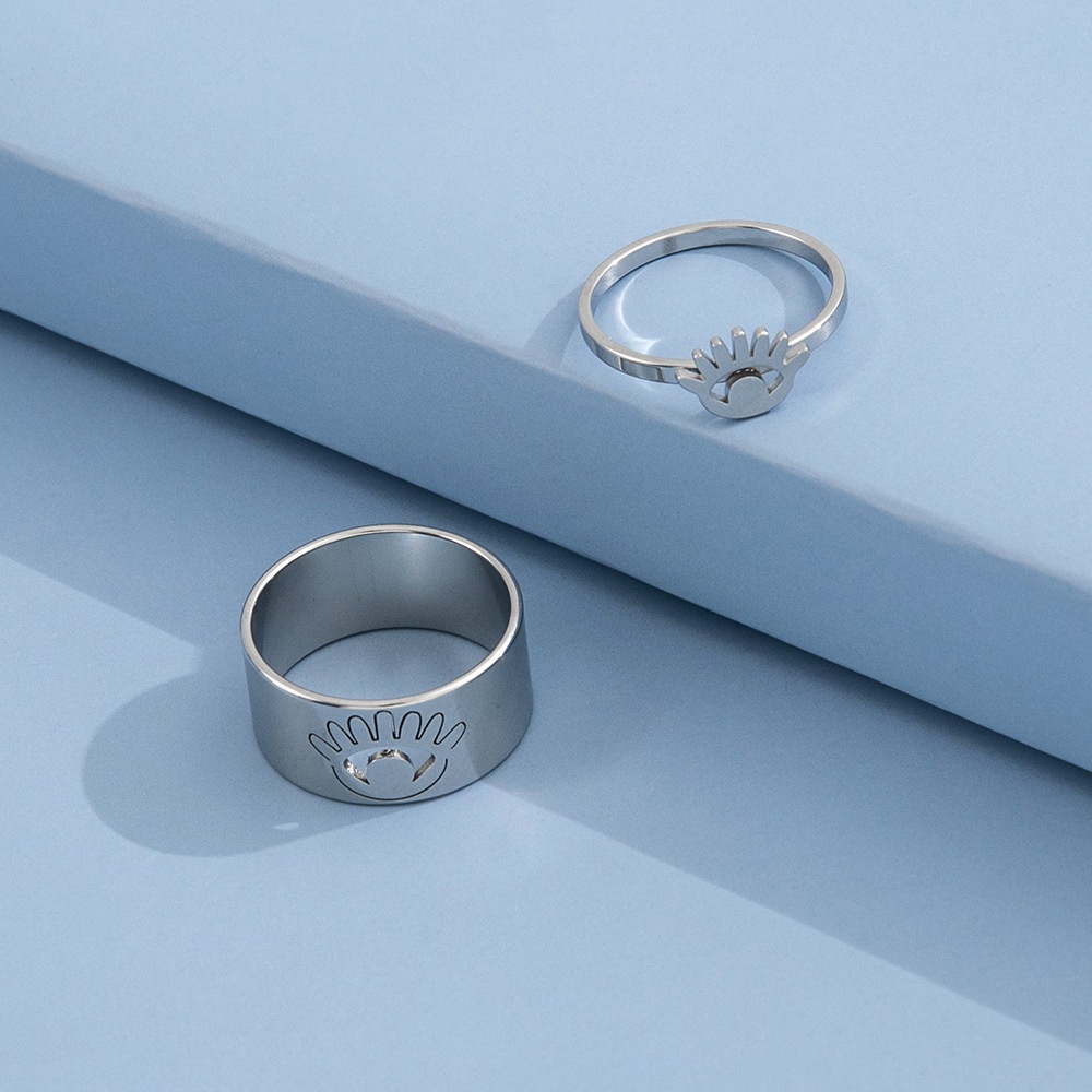Cincin Pasangan Stainless Steel Desain Minoritas Retro Sederhana Yang Individual Ins Cincin Mata Setan Jepang Dan Korea