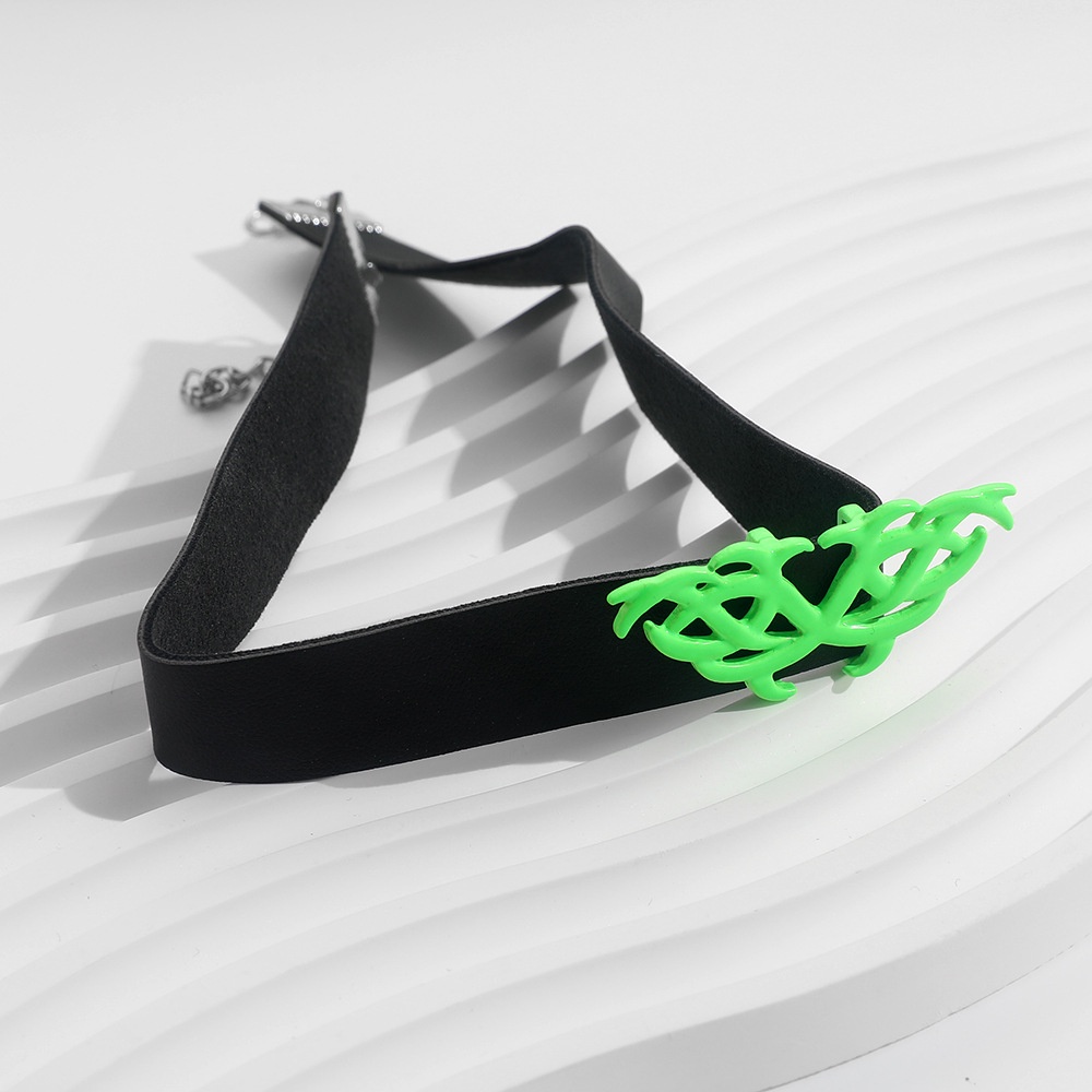 Kalung Liontin Kepribadian Punk Gothic Gelap Jumpy Hip Hop Jalinan Api Fluorescent Hijau Kulit Kerah Rantai