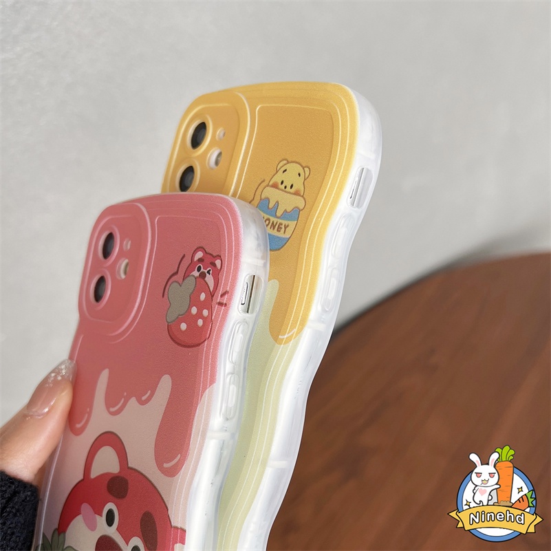 IPHONE Casing Kompatibel Untuk Iphone14 13 12 11 Pro Max X Xr Xs Max8 7 6 6s Plus SE 2020 Fashion Kartun Beruang Cream Phone Case Lensa Anti Gores Bergelombang Tepi Silicone Case Cover Pelindung