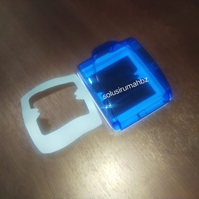 TUTUP PENGAMAN STOP KONTAK BOX BIRU PUTIH TRANSPARAN KOTAK LUBANG LIST