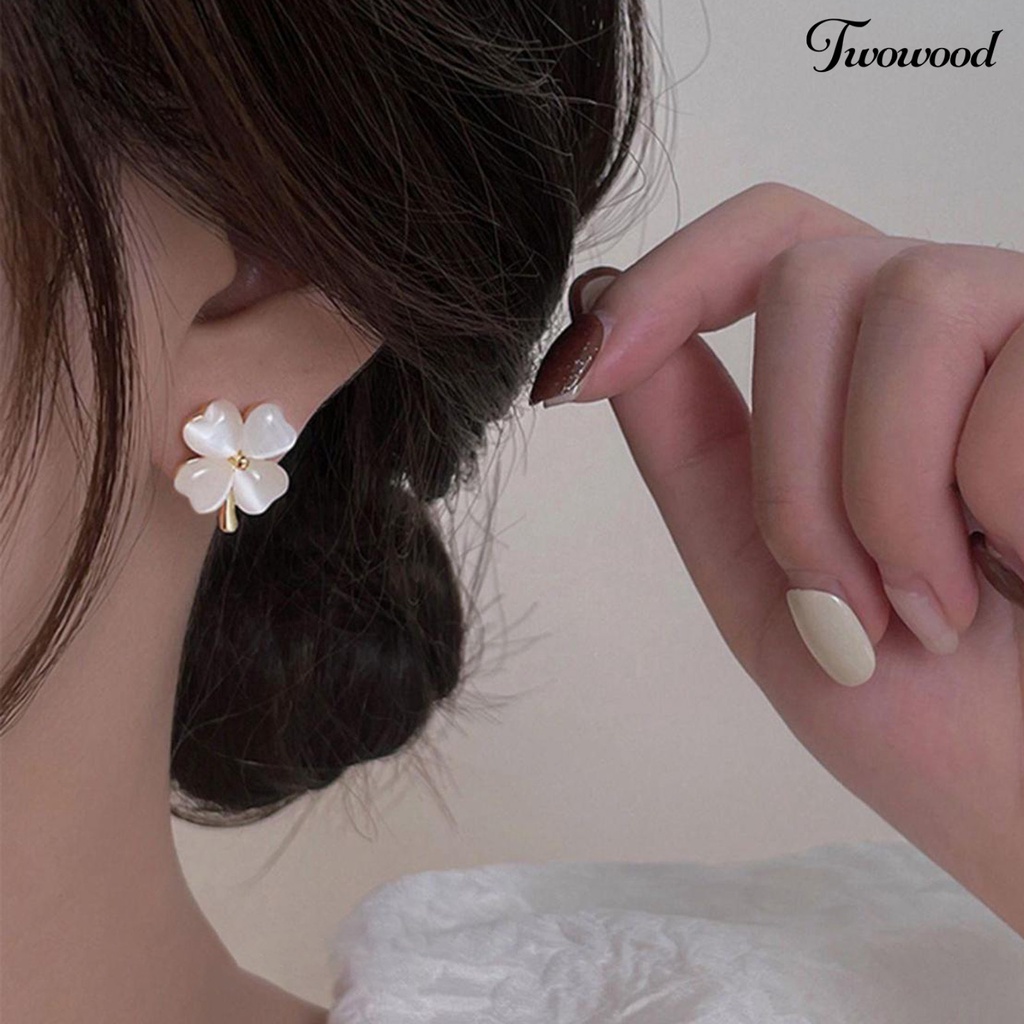 Twowood 1pasang Ear Studs Faux Opal Makna Keberuntungan Desain Sederhana Temperamen Empat Daun Semanggi Stud Earrings Aksesoris Fashion