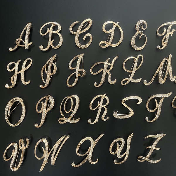 Bros Huruf Versi Korea Berlian Imitasi Atmosfer Elegan Pin Alloy Berlian Berkelas Brooch