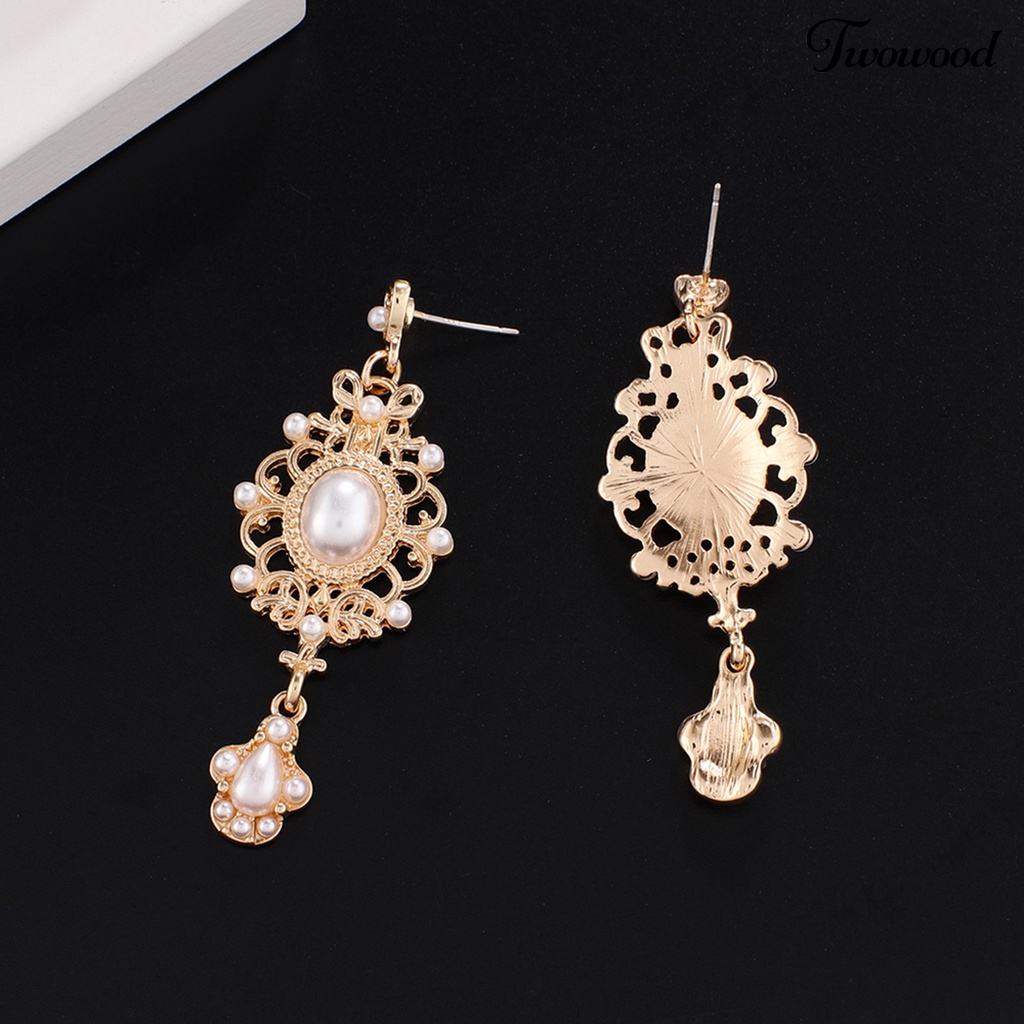 Twowood 1pasang Anting Menjuntai Desain Pengadilan Kerajaan Mutiara Imitasi Pola Geometris Temperamen Klasik Berdandan Hias Pengadilan Retro Baroque Stud Earrings Perhiasan Fashion