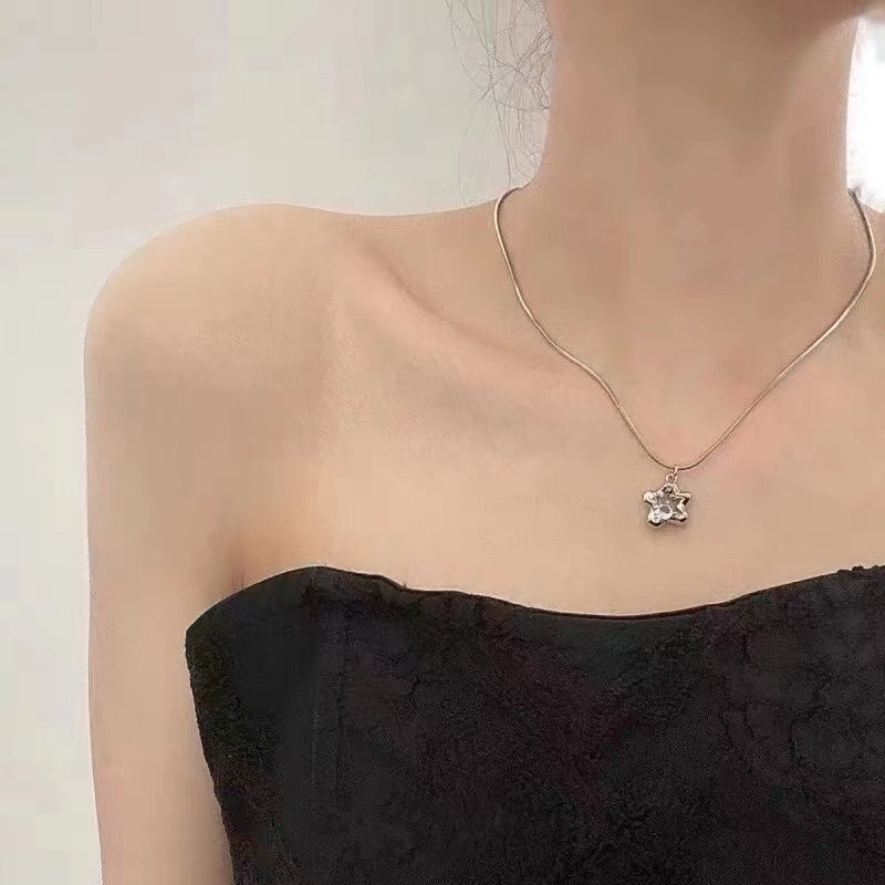 Kalung Bunga Berlian Imitasi Bahan Alloy Korea Untuk Wanita