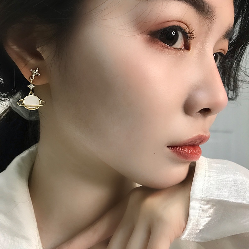 Tahun Gaya Baru Anting Planet Trendi High-End Merasa Gaya Keren Influencer Elegan Versi Korea Anting Berkelas Sederhana