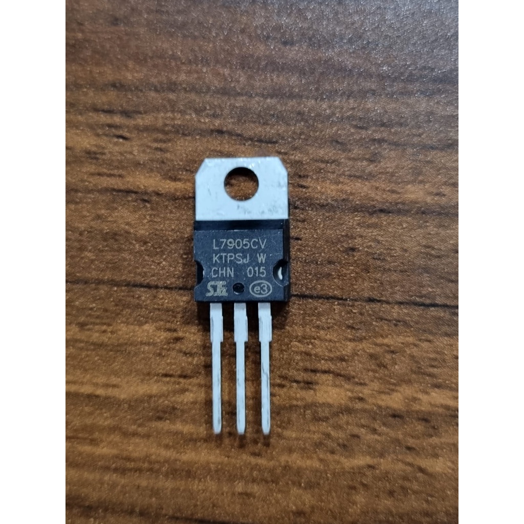 Transistor Regulator L 7905 IC Regulator L7905