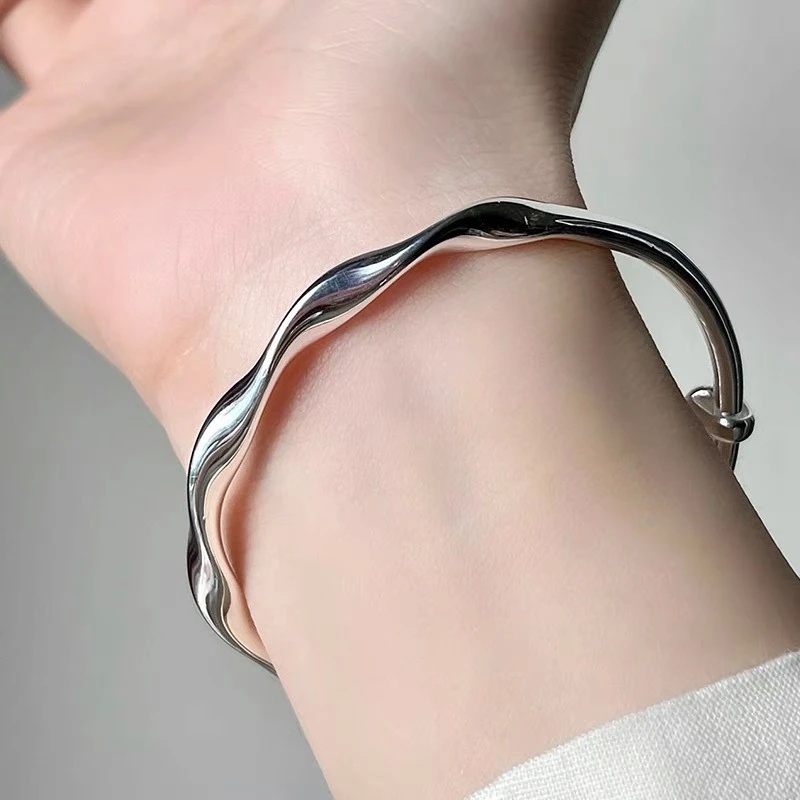 Pacaran Suasana Gelang Hias Minimalis Tidak Teratur Perhiasan Aksesoris Gelombang Mengkilap Ladies' Bangle Adjustable Silver Alloy Bracelet