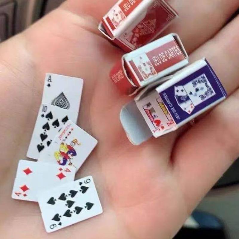 1set Kartu Bermain Poker Mini Lucu Model Rumah Boneka Poker Jari Kecil Aksesoris 54lembar Travel Game Card Mainan TikTok Hot