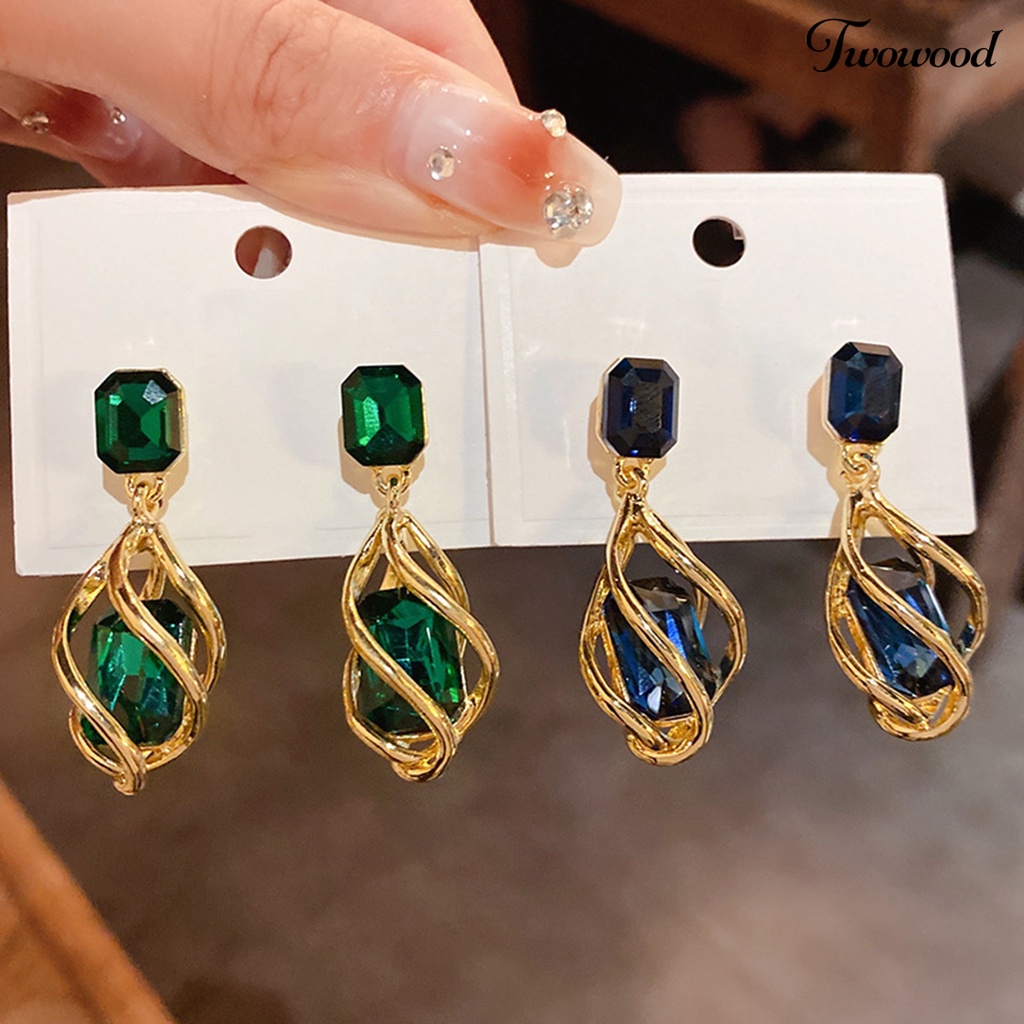 Twowood 1pasang Anting Stud Berbentuk Persegi Berlian Imitasi Gaya Vintage Liontin Berongga Hiasan Telinga Tahan Luntur Fashion Faux Emerald Crystal Menjuntai Earrings Untuk Pesta