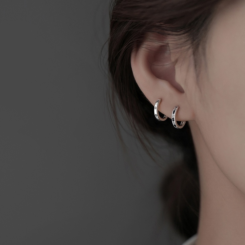 Unisex Anting Keren Anting Hoop Polos Desain Niche Lingkaran Aksesori Wanita