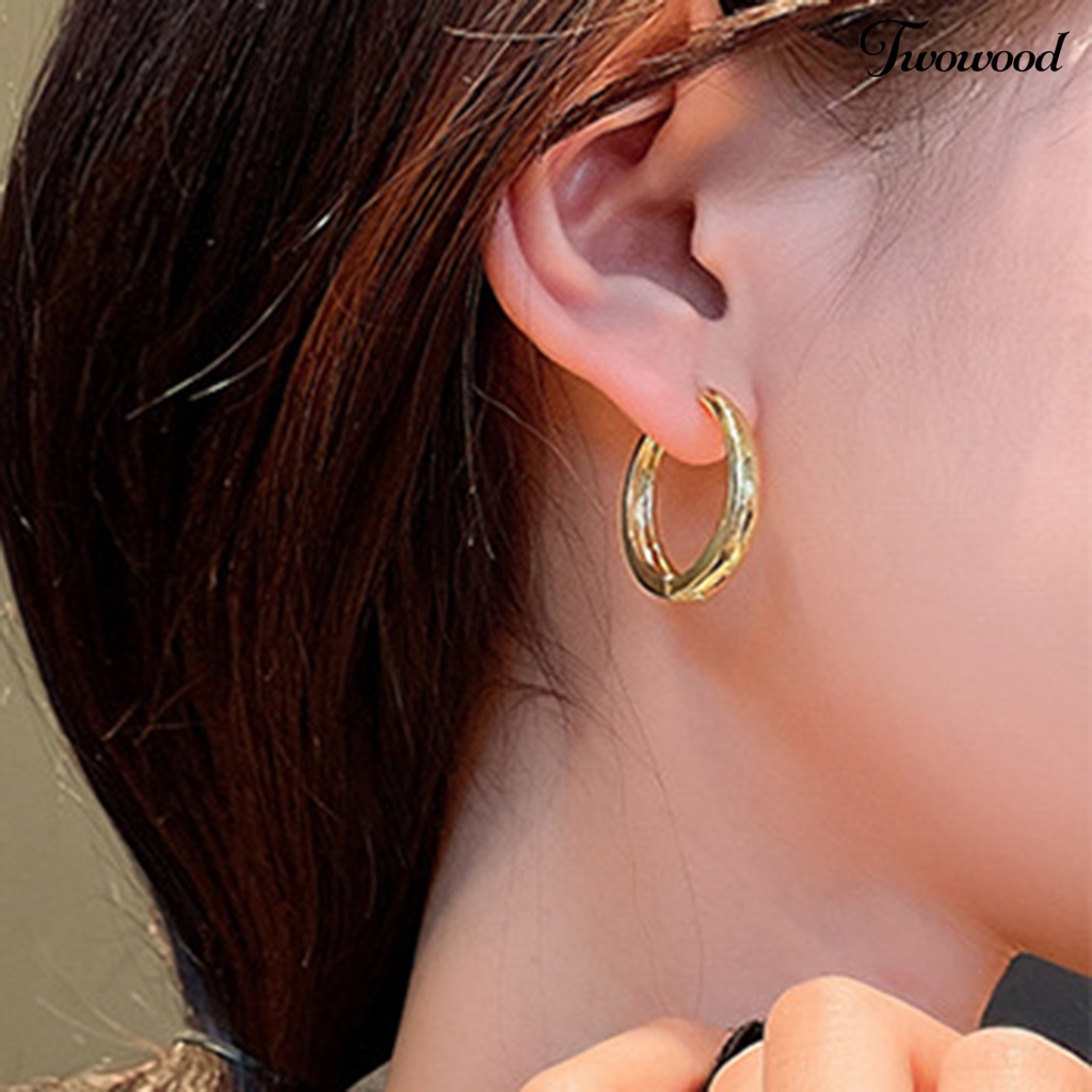 Twowood 1pasang Anting Hoop Temperamen Besar Geometris Hadiah Emas Gaya Retro Wanita Oval Anting Perhiasan Fashion