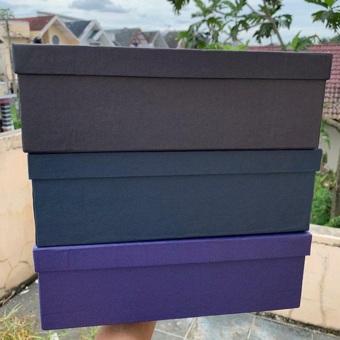 

⭐BISA COD⭐ READY STOCK Kotak Kado Ukuran Sedang - Midnight Blue, 25 x 25 x 8cm