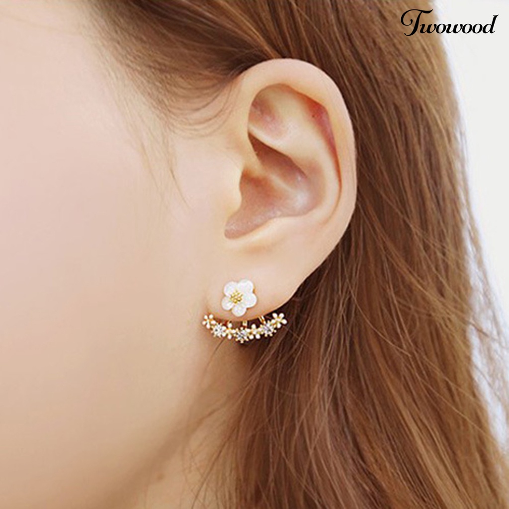 Twowood 1pasang Anting Pejantan Kristal Imitasi Mewah Glitter Gaya Korea Fashion Krisan Hias Berlian Imitasi Earrings Perhiasan Aksesori