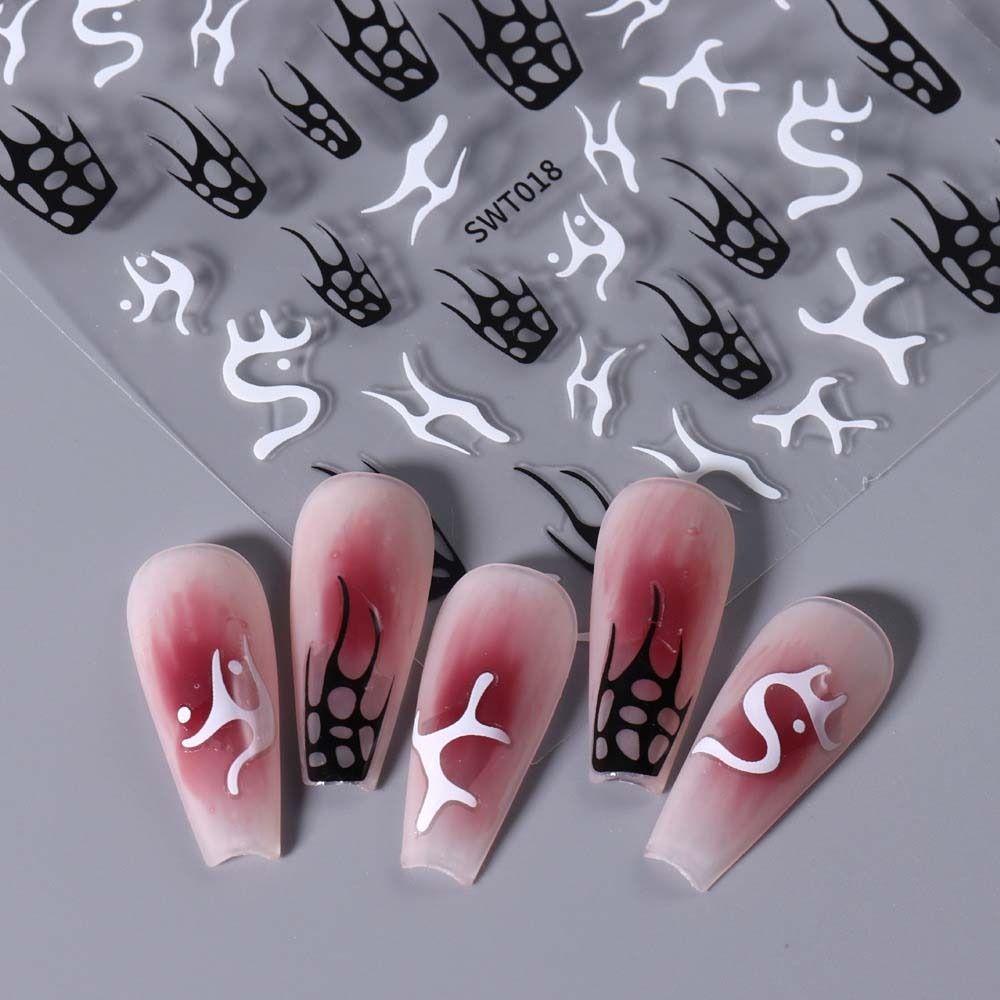 Needway Flame Stiker Kuku Wanita Keren Perak Api Pedas Gadis Self Adhesive Nail Dekorasi