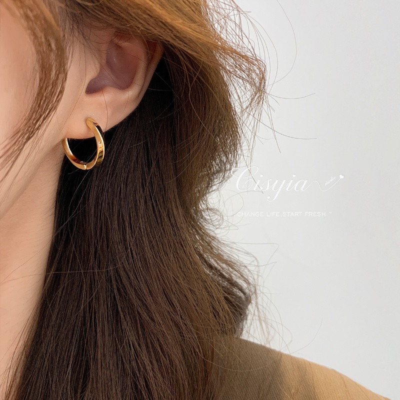 Roselife 14K Glossy Emas Mobius Hoop Earrings Untuk Wanita Perempuan Trendi Memutar Lingkaran Bulat Anting-Anting Geometris Telinga Perhiasan Aksesoris