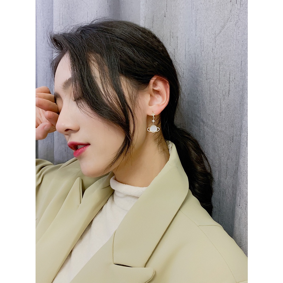 Tahun Gaya Baru Anting Planet Trendi High-End Merasa Gaya Keren Influencer Elegan Versi Korea Anting Berkelas Sederhana