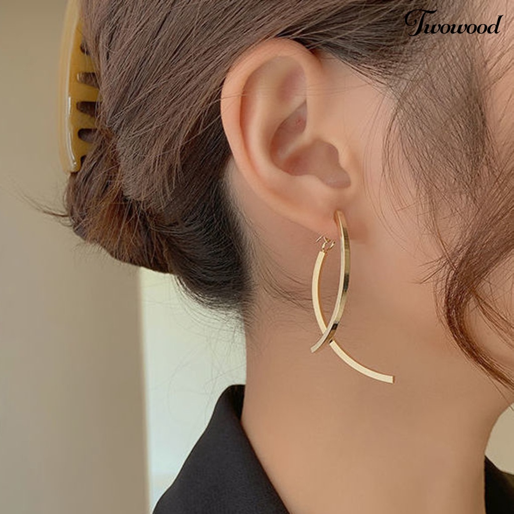 Twowood 1pasang Anting Pejantan Sederhana Rumbai Panjang Glossy Geometris Melengkung Hias Hadiah Wanita Arc Cross Drop Earrings Perhiasan Pesta Aksesori Busana