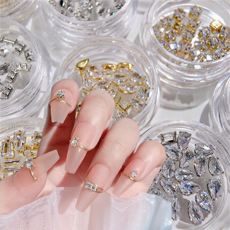20pcs Bentuk Campur Berlian Imitasi Ornamen Aksesoris Nail Art Glitter Emas Perak Zirkon Cakar Berlian Water Drop Square Segitiga Dekorasi DIY Manicure Dekorasi