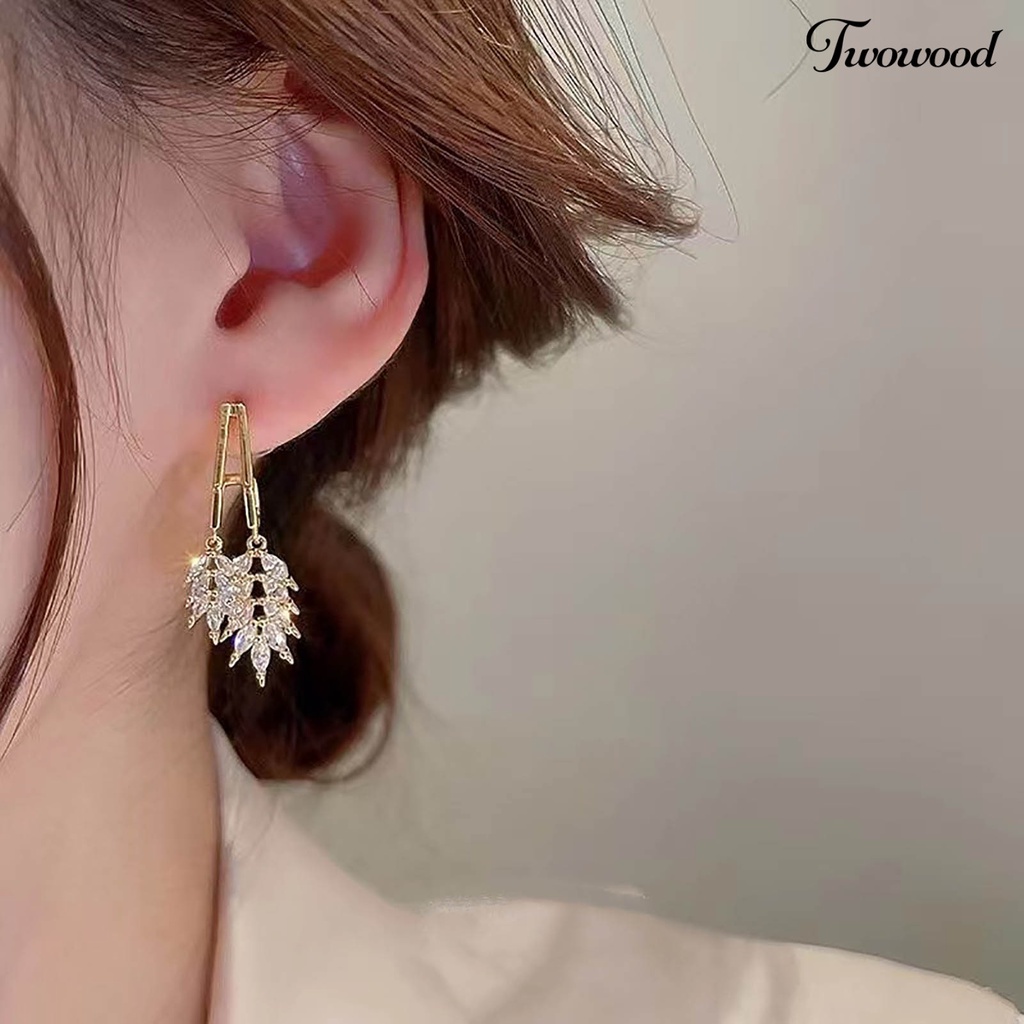 Twowood 1pasang Wanita Anting Bentuk Geometris Liontin Electroplating Warna Emas Kepribadian Berdandan Fashion Item Fashion Daun Faux Zircon Drop Earrings Aksesoris Pakaian