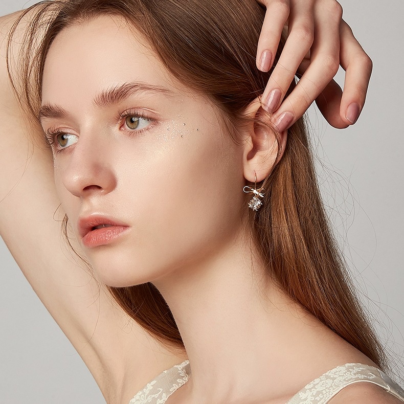 Ikatan Simpul Anting Musim Panas Tahun Baru Gaya Baru Trendi High-End Ear Hook Perempuan Temperamen Influencer Perancis Retro Anting Earrings