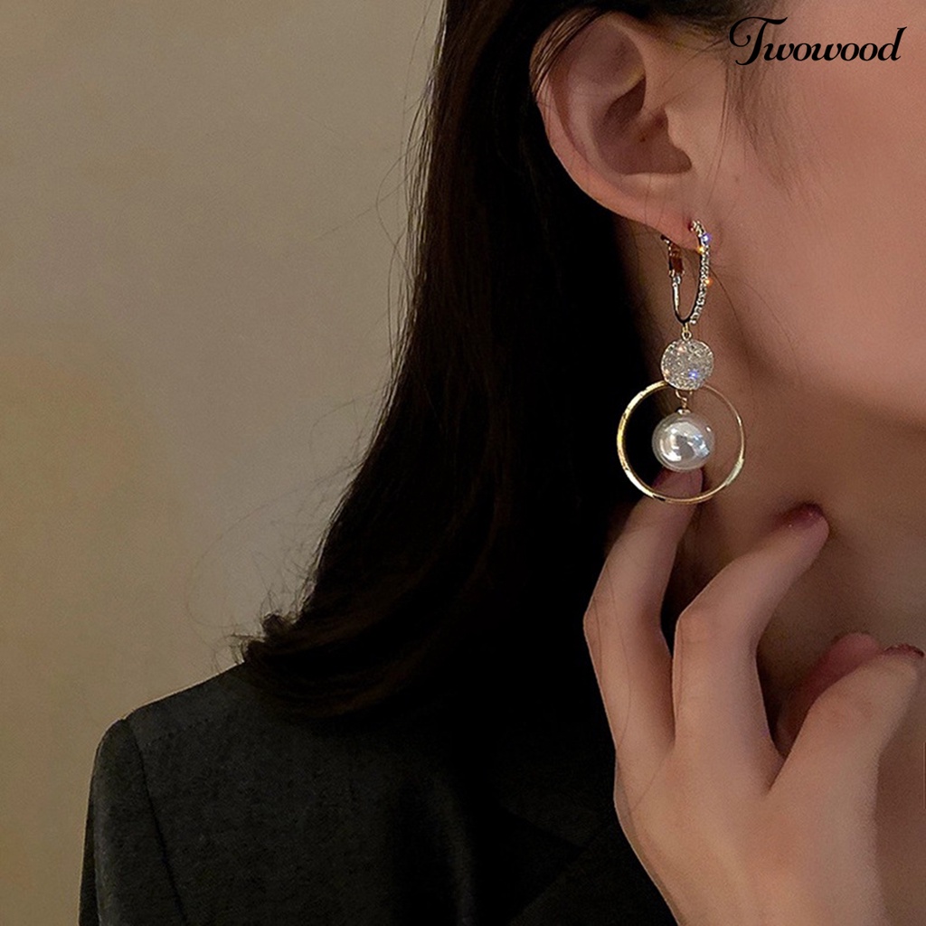 Twowood 1pasang Anting Hoop Kepribadian Geometris Hias Berlian Imitasi Gaya Korea Manis Faux Pearl Stud Earring Perhiasan Aksesori