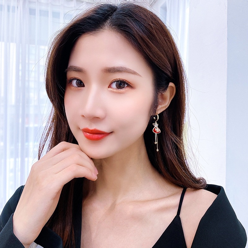 Korea Dongdaemun Kristal Merah Beruntung Tas Rumbai Anting Panjang Kepribadian Temperamen Perempuan High-End Atmosfer Anting