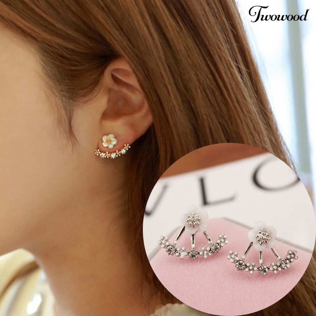 Twowood 1pasang Anting Pejantan Kristal Imitasi Mewah Glitter Gaya Korea Fashion Krisan Hias Berlian Imitasi Earrings Perhiasan Aksesori