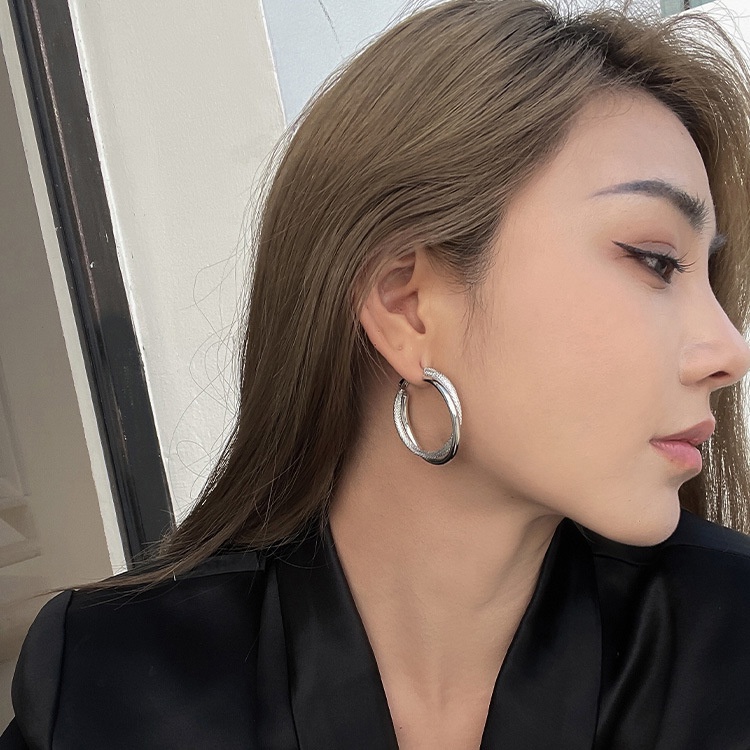 Goldkingdom Aksesoris Perhiasan Fashion Ready Stock Vintage Serbaguna Matte Tekstur Anting Hoop Dan Musim Dingin Fashion Kepribadian Berlebihan Anting Wanita