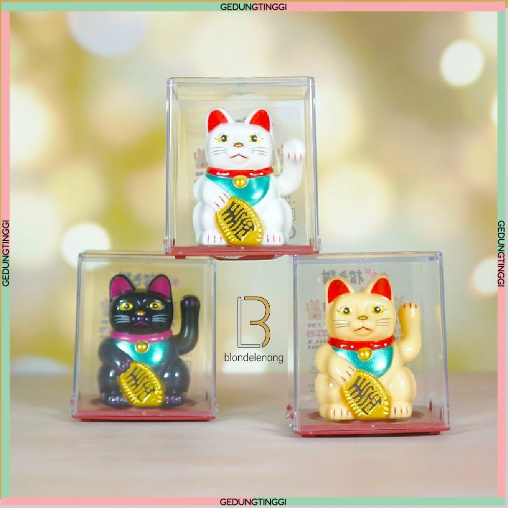 Patung Pajangan Hiasan Boneka Kucing Hoki Rejeki Rezeki Lucky Fortune Cat Keberuntungan Maneki Neko Maneko Neki Mainan Munchkin Keramik Mobil Meja Cina China Jepang Baterai Solar Tangan Goyang Gerak Bergerak Berotot Muscle Jumbo Besar Mini Lucu Imut Murah