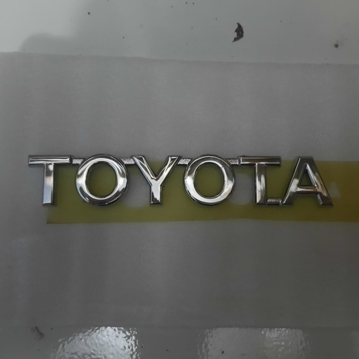emblem tulisan TOYOTA