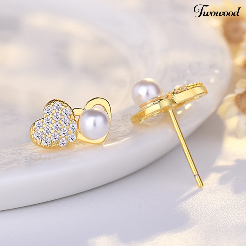 Twowood 1pasang Ear Studs Vintage Elegan Berongga Keluar Berbentuk Hati Shiny Cubic Zirconia Dress Up Hadiah Wanita Mutiara Imitasi Stud Earrings Perhiasan Pesta Untuk Pakaian Sehari-Hari