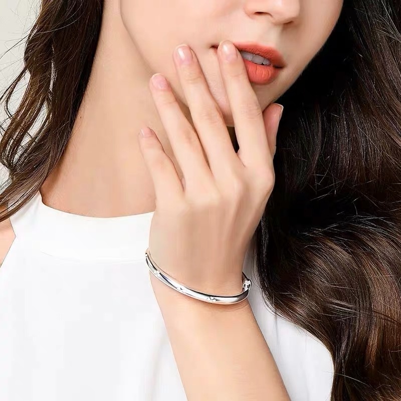 Goldkingdom Fashion Perhiasan Aksesoris Ready Stock Baru Sterling Silver Disepuh Clover Gelang Temperamen Sederhana Terbuka Gelang Perak Jepang Dan Korea Wanita Vela Bracelet