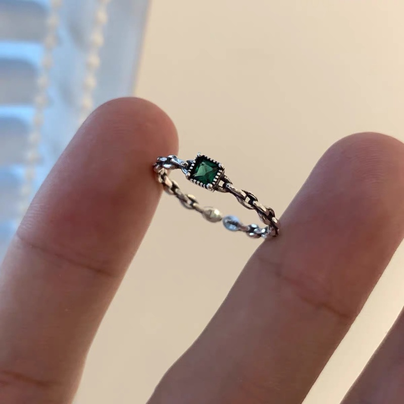Cincin Berlian Persegi Hijau Retro Yang Dipersonalisasi Korea Sederhana Rantai Perak Terbuka Cincin Logam Murah Untuk Wanita
