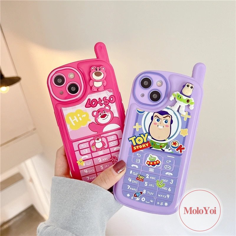 IPHONE 3d Imut Strawberry Bear Manyo Kartun Toy Story Case Kompatibel Untuk Iphone11 13 14 12 Pro MAX 7Plus XR 7 8 Plus X XS MAX SE 2020 Kepribadian Retro Bentuk Telepon Lembut Tpu Cover