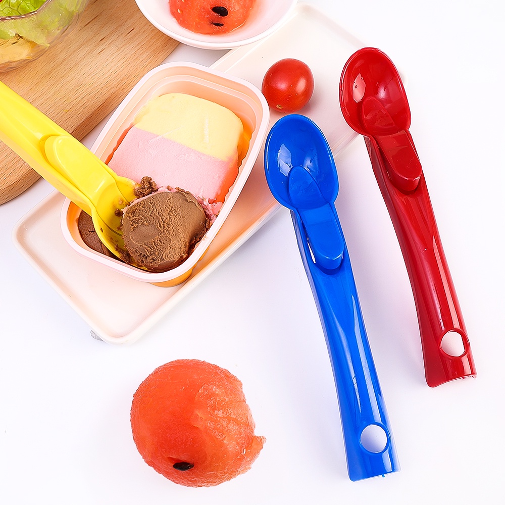 [Harga Grosir] 1pc Warna Acak Sendok Dessert Buah Desain Tekan Gayung Es Krim Dual Purpose Cream Ball Scoop Peralatan Makan Plastik Food Grade Cutleries