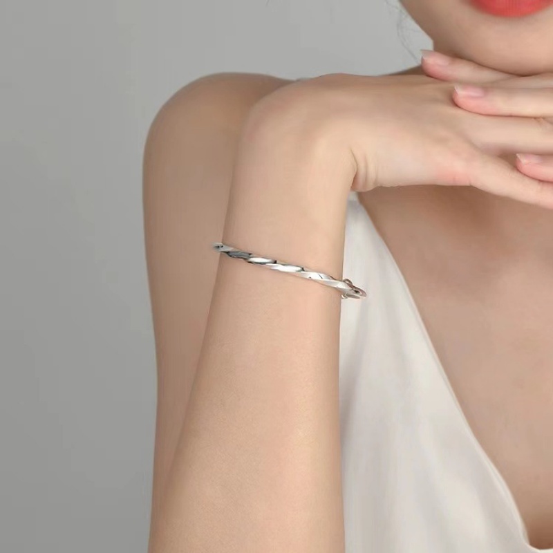 Wanita Desain Sederhana Perak Memutar Bangle Gelang Gadis Fashion Geometris Gelombang Tidak Teratur Cuff Bangle Wanita Pesona Adjustable Bangle Populer Perhiasan Aksesoris