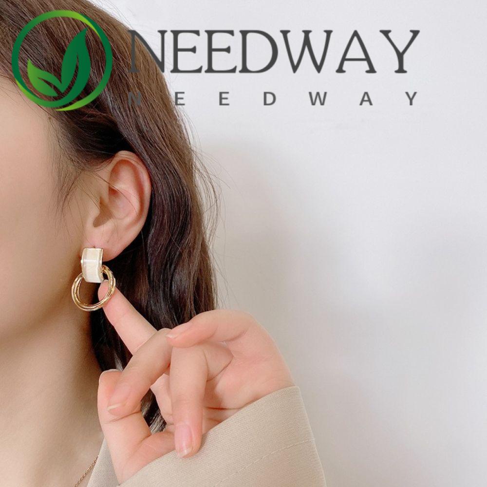 SKJK   Anting Bulat Geometris Retro Ins Fashion Match Desain sense Perhiasan Telinga Wanita Earrings