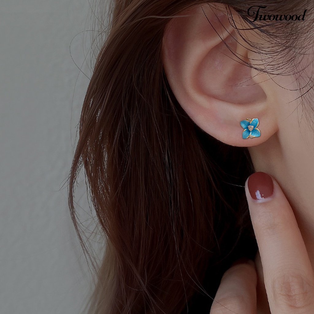 Twowood 1pasang Anting Pejantan Manis Mengkilap Berlian Imitasi Bertatahkan Berkilau Geometris Hias Hadiah Biru Gardenia Bunga Wanita Ear Studs Perhiasan Untuk Pacaran