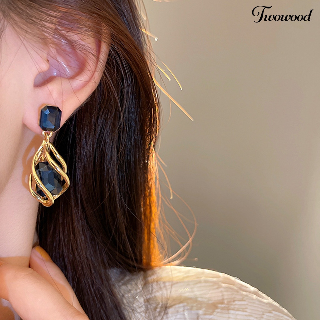 Twowood 1pasang Anting Stud Berbentuk Persegi Berlian Imitasi Gaya Vintage Liontin Berongga Hiasan Telinga Tahan Luntur Fashion Faux Emerald Crystal Menjuntai Earrings Untuk Pesta