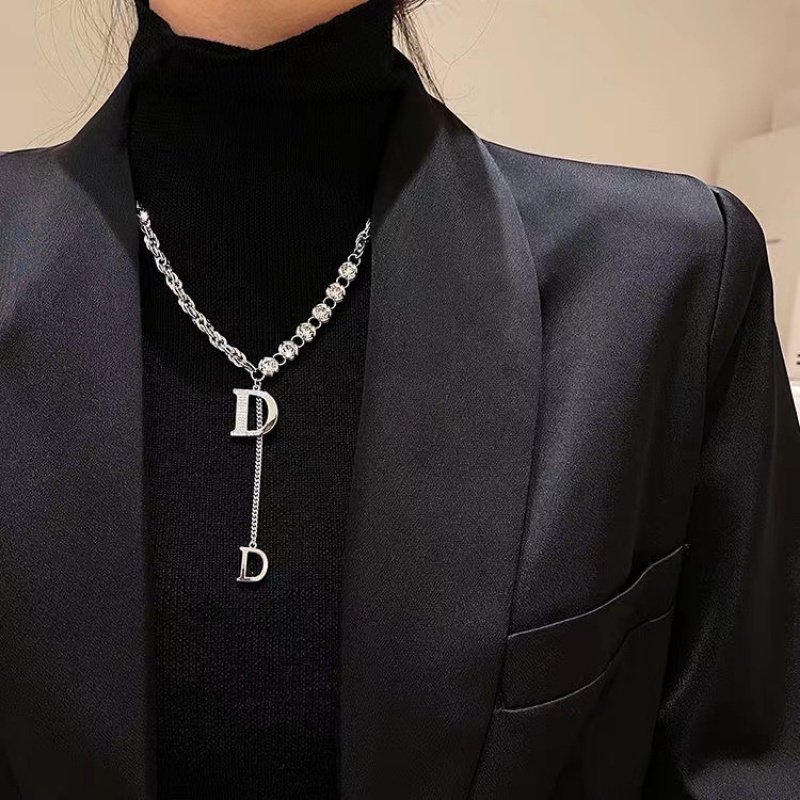 Kalung Sederhana Cahaya Mewah Desain Niche Huruf D Kalung Perempuan All-match Anti Karat Xiangl Manis Hati Perhiasan