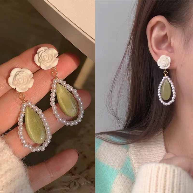 Temperamen Manis Bunga Hijau Segar Kecil Musim Semi Fashion Anting Temperamen Unik