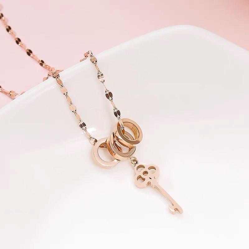 Kalung Titanium Liontin Kunci